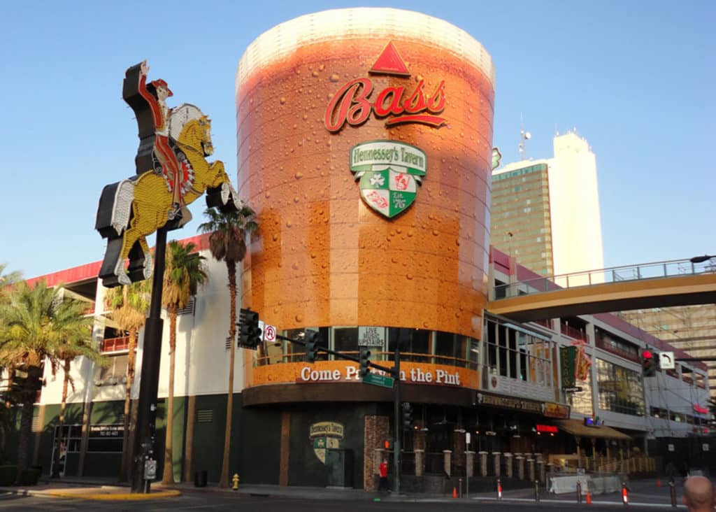 Hennessey’s Brass Bar & Club