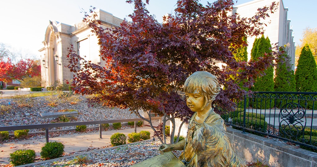 statue of a young girl